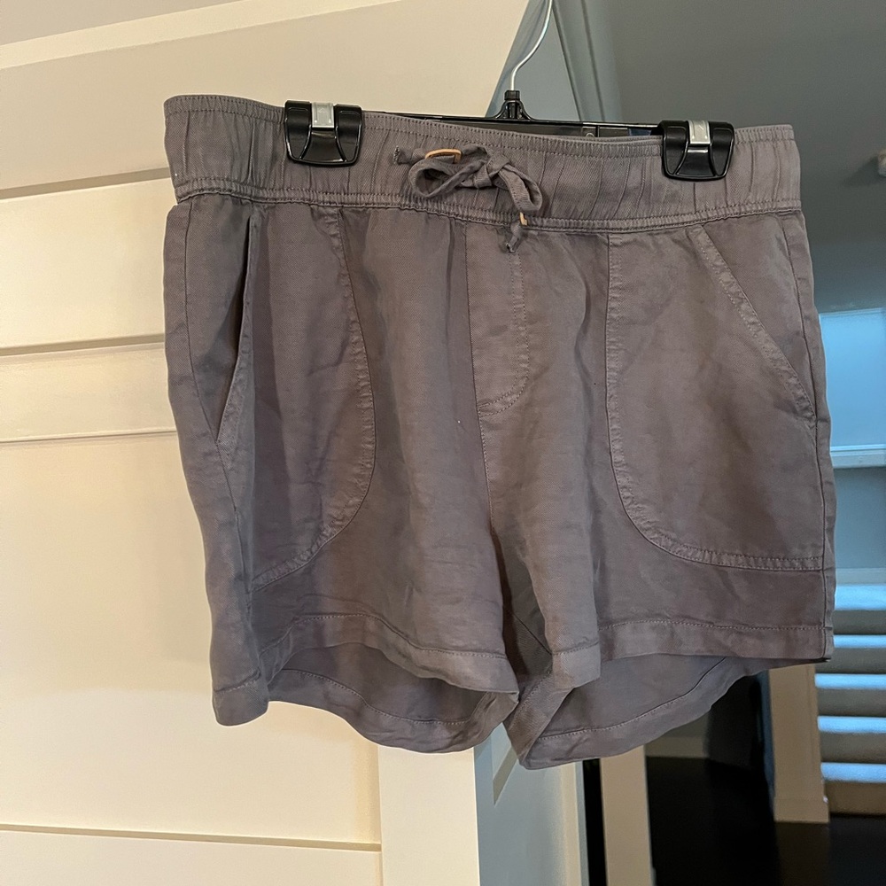 Soft linen khaki shorts